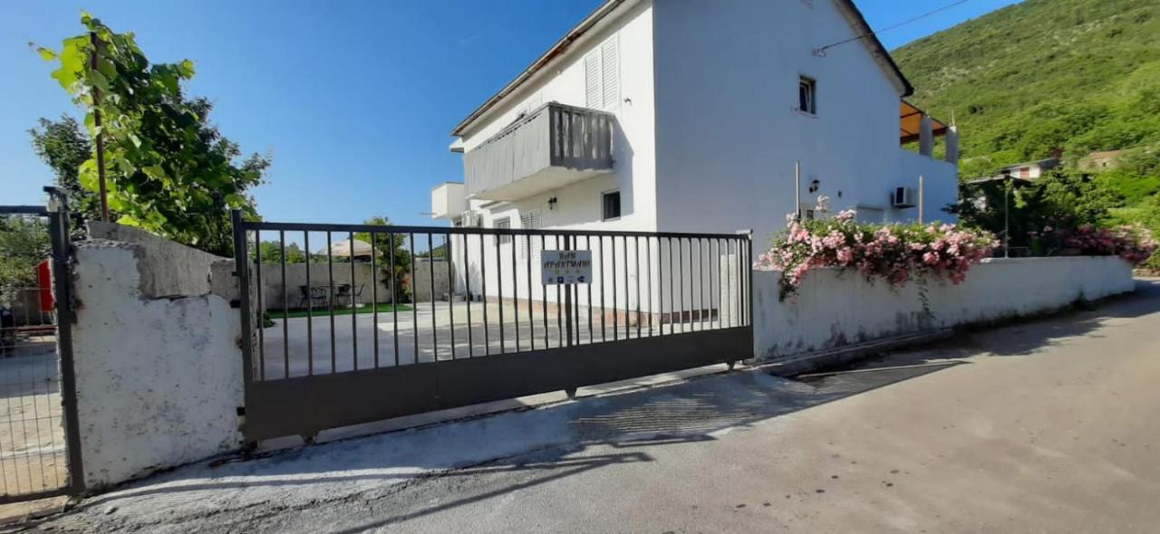 Ban Apartmani Budva Exterior photo